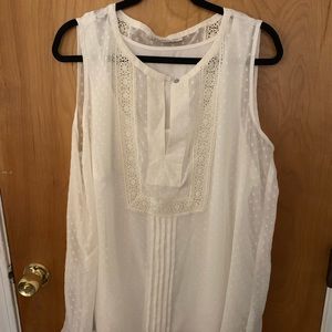 White sleeveless shirt